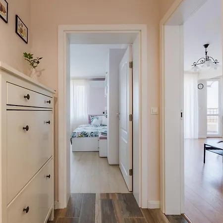 Foodie 2br близо до центъра Warna